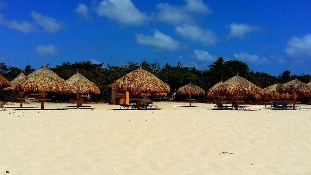 Dorado Eagle Beach Hotel Oranjestad Bagian luar foto